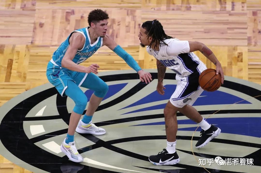 包含夏洛特黄蜂内部会议纪要流出：转会期远射贴柱；足总杯使命明确；轮换策略成焦点的词条